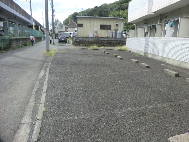 18/28 駐車場