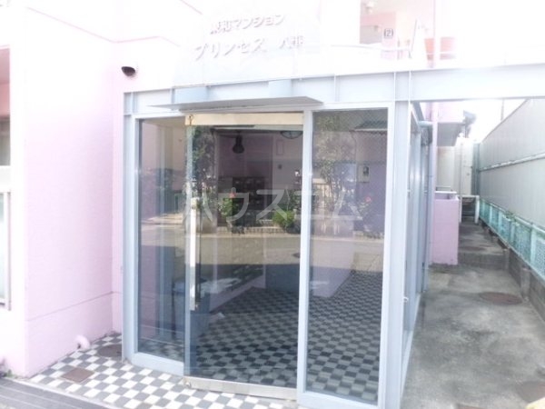 20/23 エントランス