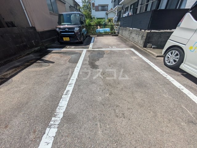 22/30 駐車場