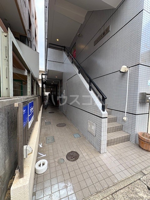 23/25 エントランス