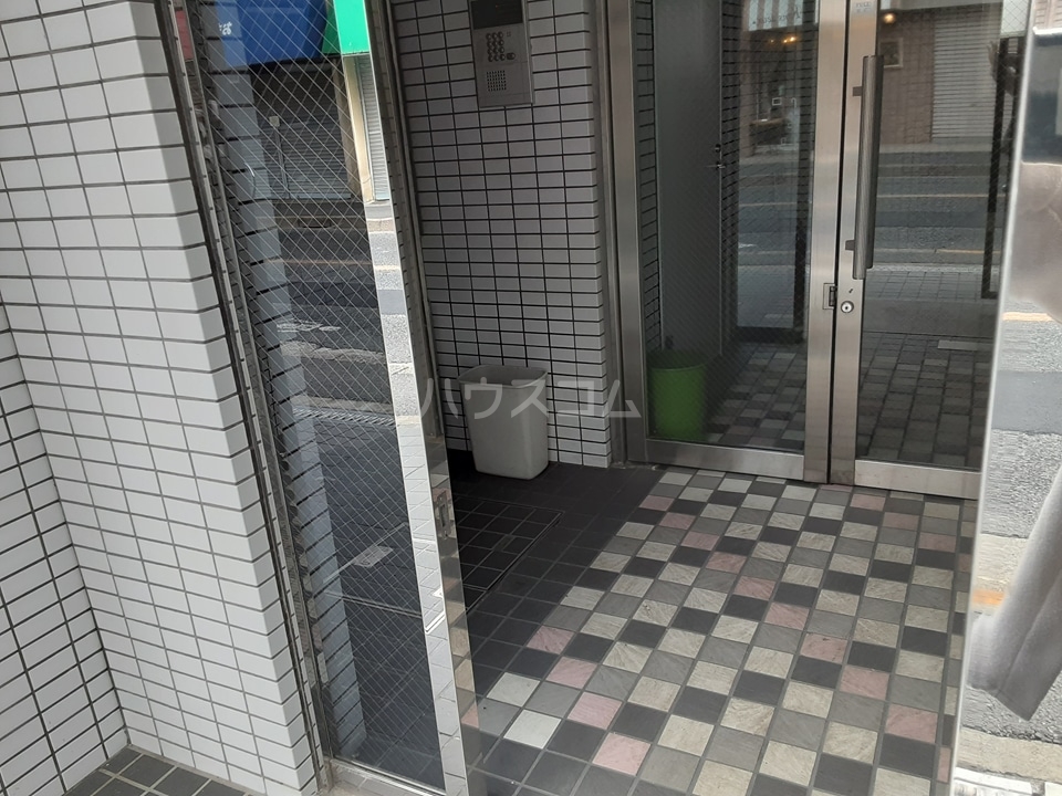 22/30 エントランス