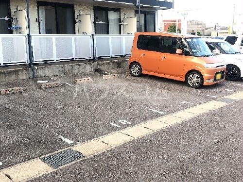 22/30 駐車場