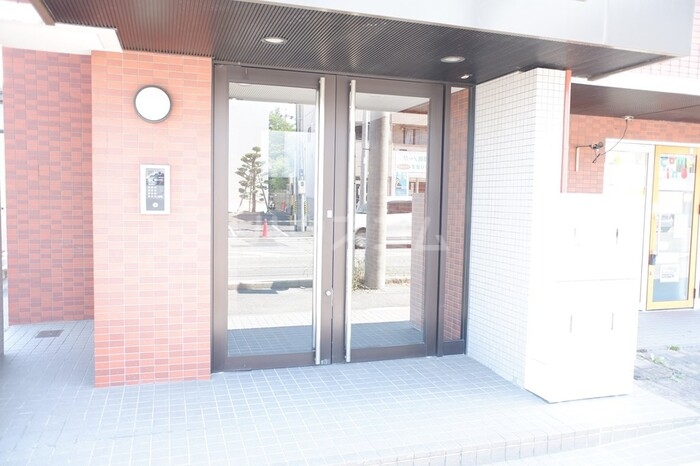 22/23 エントランス