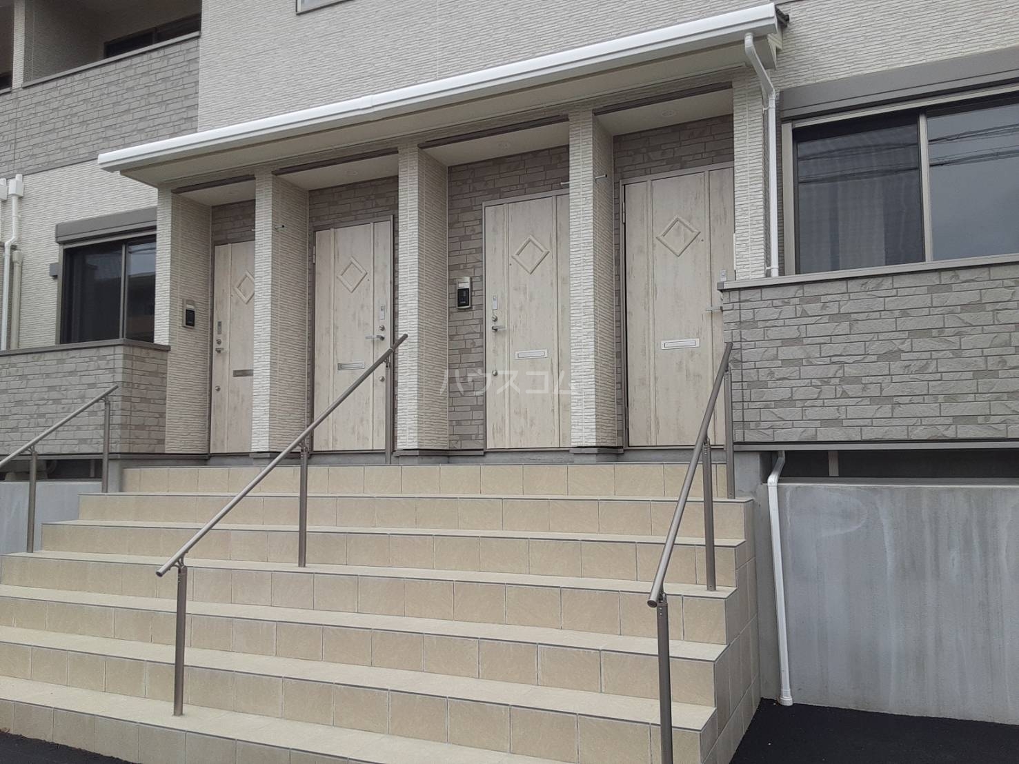 24/27 エントランス