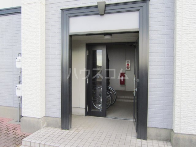 27/30 エントランス