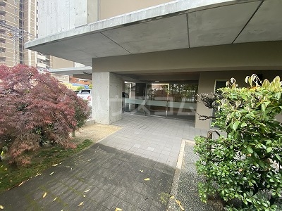 26/30 エントランス