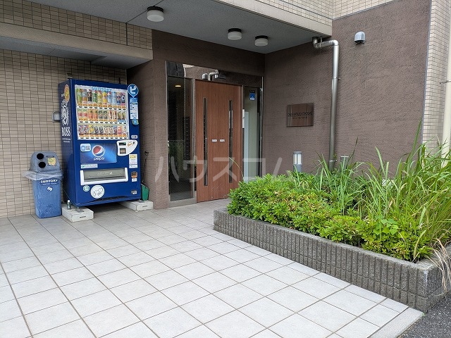 23/28 エントランス