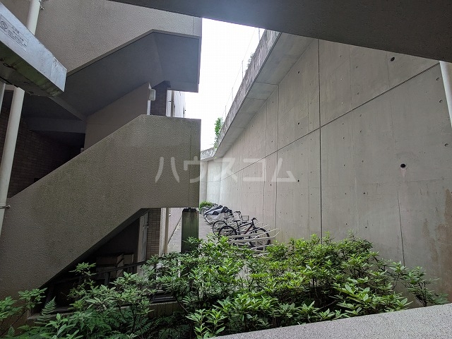 24/28 エントランス