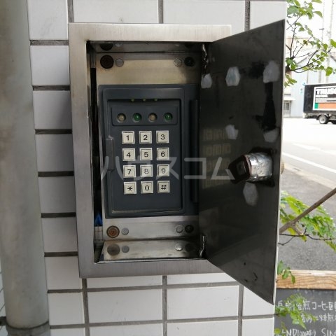 24/30 エントランス