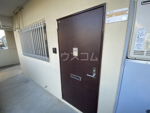 28/30 エントランス