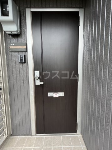 27/30 エントランス