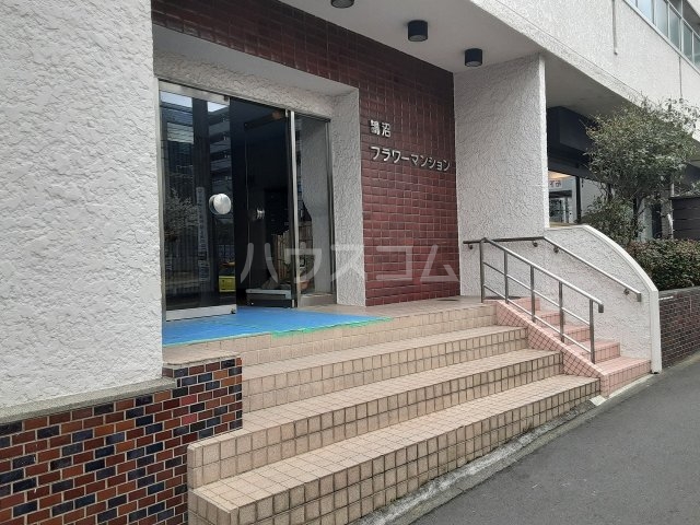 28/30 エントランス