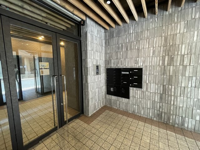 24/30 エントランス