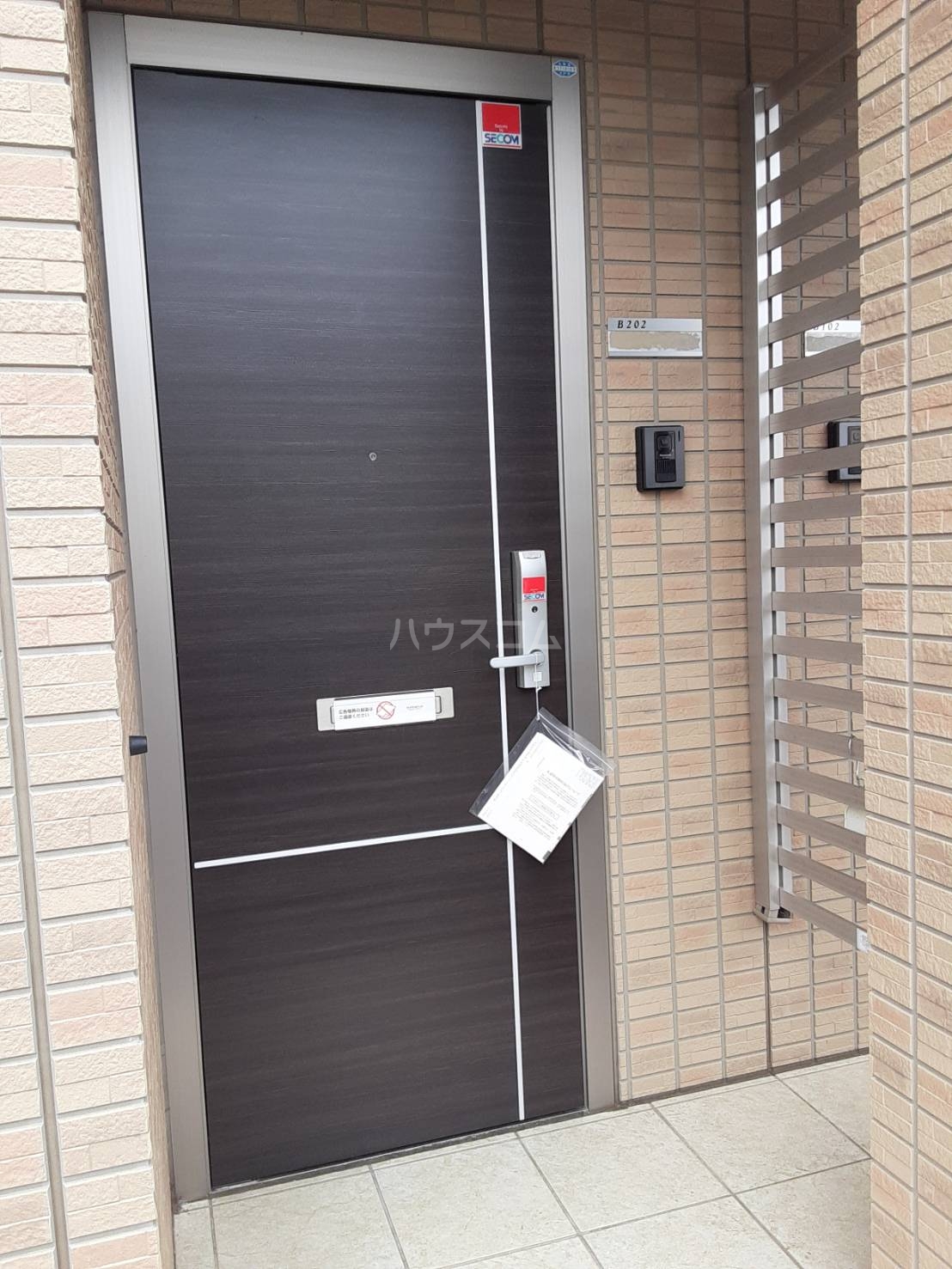 27/30 エントランス