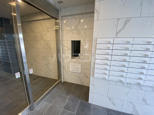 20/23 エントランス