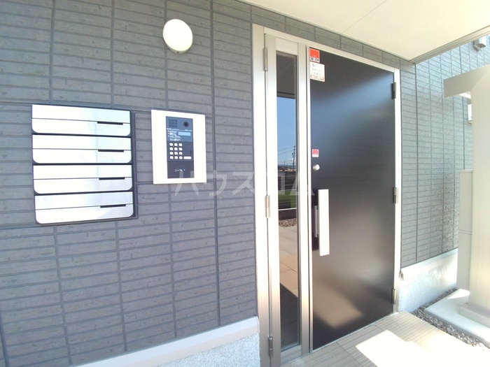 18/27 エントランス