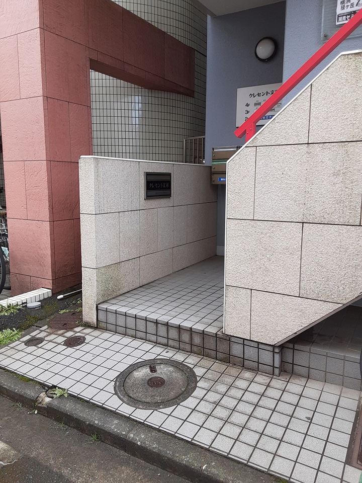 26/30 エントランス