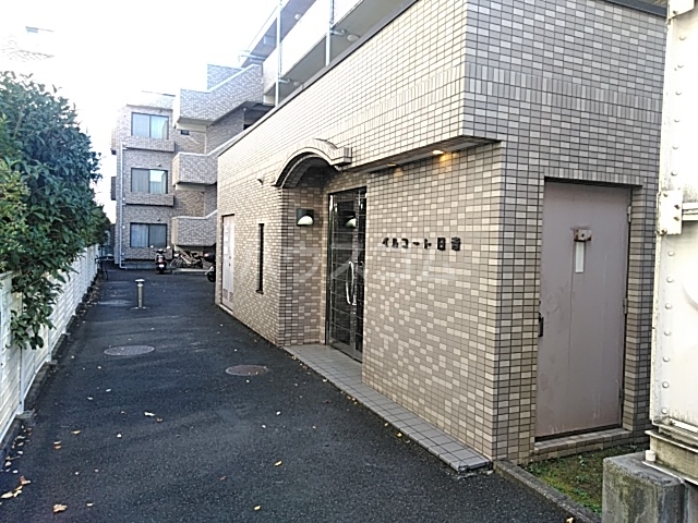 27/30 エントランス