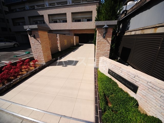 23/29 エントランス