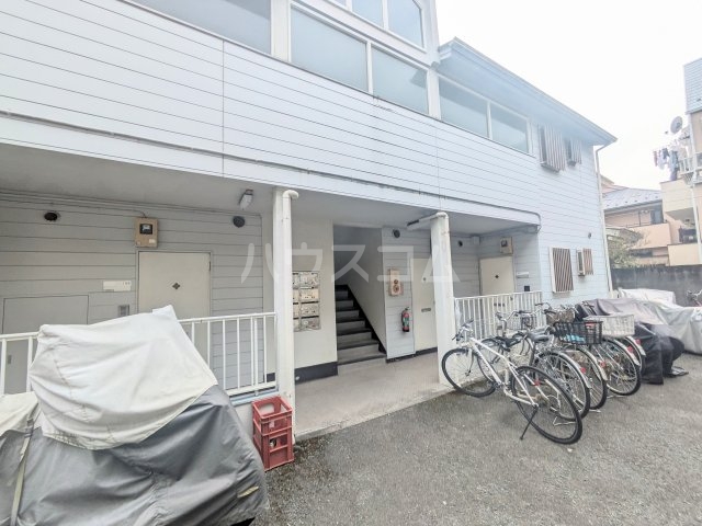 24/27 エントランス