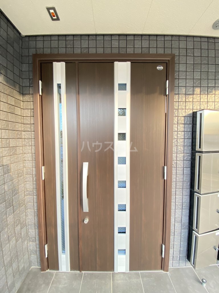 28/30 エントランス