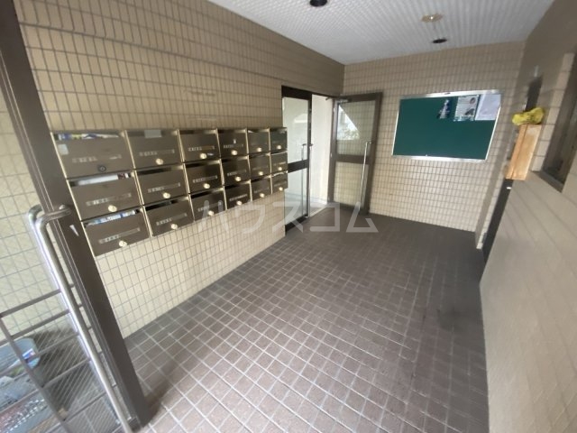 25/30 エントランス