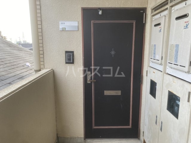 26/30 エントランス