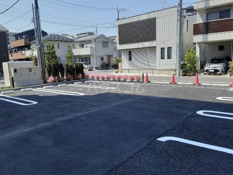 27/30 駐車場