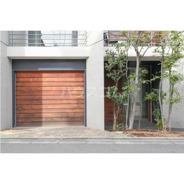 18/30 エントランス