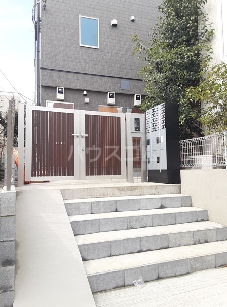 27/30 エントランス