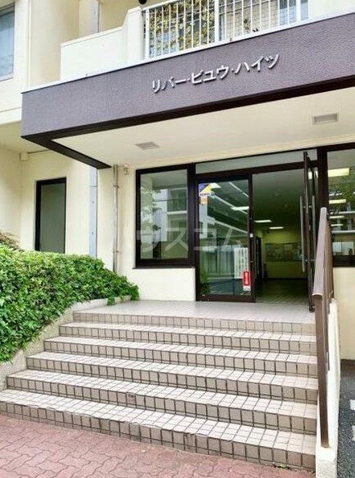 28/30 エントランス