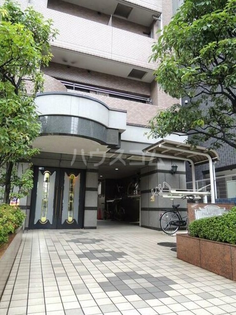 16/27 エントランス