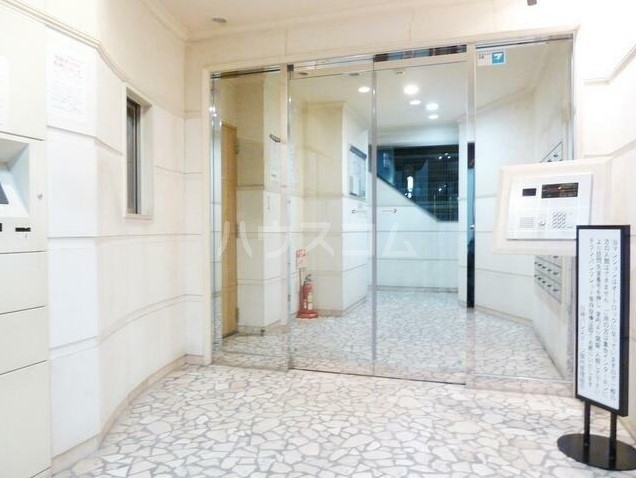 17/27 エントランス