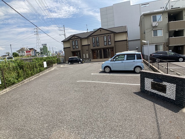27/30 駐車場