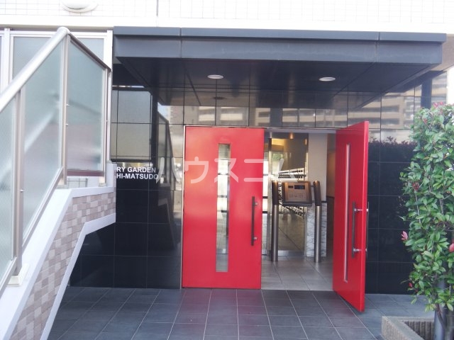 21/30 エントランス