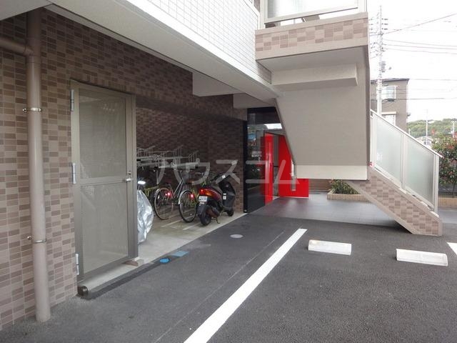 18/28 駐車場