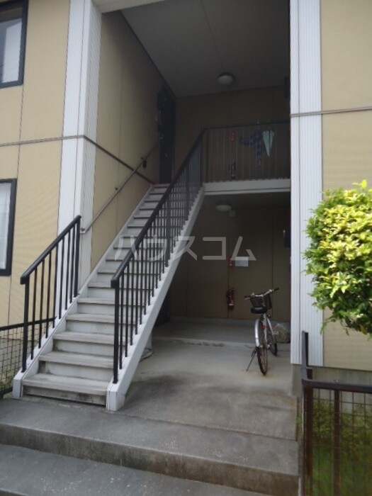 16/25 エントランス