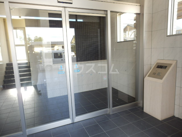 27/30 エントランス