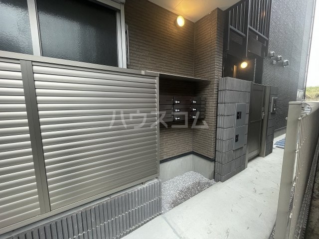 21/25 エントランス