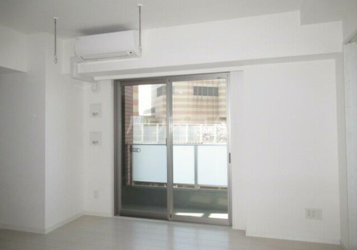 18/27 エントランス