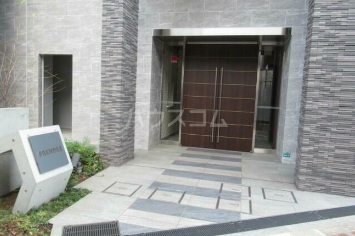 19/27 エントランス