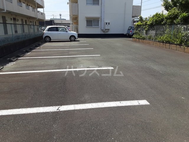 2/3 駐車場