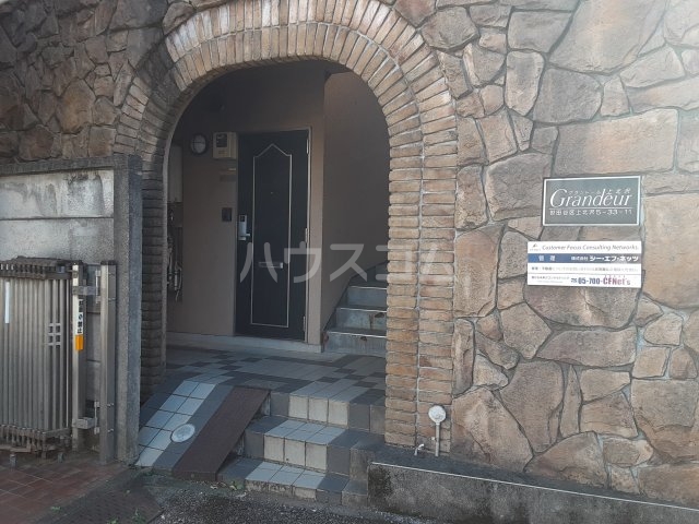 21/30 エントランス