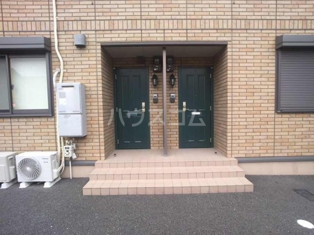 23/30 エントランス