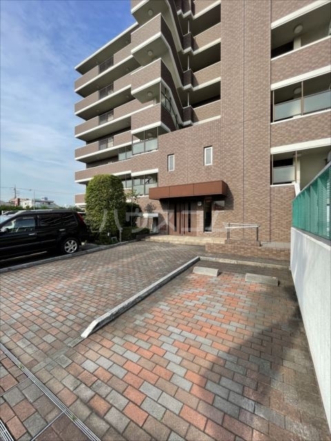 23/30 駐車場