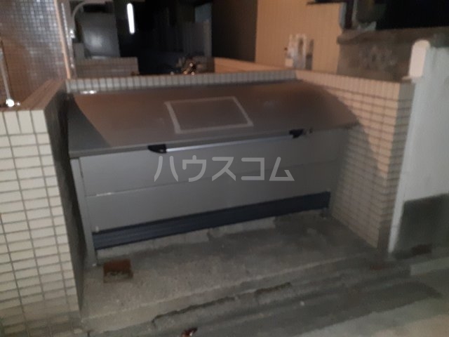 22/30 エントランス