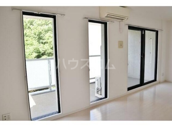 24/27 エントランス