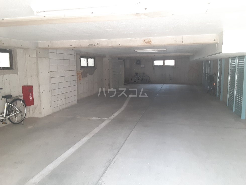 27/30 駐車場