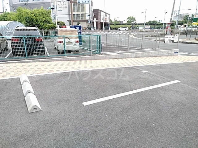 28/30 駐車場