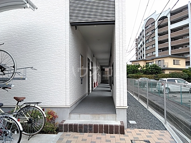 27/30 エントランス